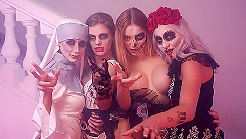 Sharing Is Scaring - Paola Hard, Nicole Love And Sarah Kay