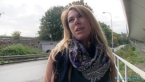 Attractive Blond Hair Babe Takes Knob For Money